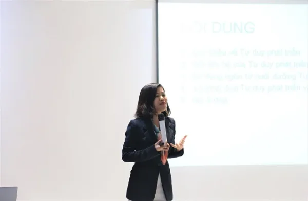 THẦY CÔ VIETSCHOOL THAM GIA KHÓA ĐÀO TẠO NUÔI DƯỠNG TƯ DUY PHÁT TRIỂN