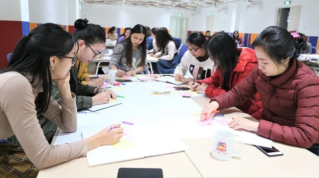 THẦY CÔ VIETSCHOOL THAM GIA KHÓA ĐÀO TẠO NUÔI DƯỠNG TƯ DUY PHÁT TRIỂN