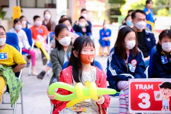 ĐÓN CHÀO HÀNG TRĂM GIA ĐÌNH ĐẾN VỚI "NGÀY HỘI KHÁM PHÁ VIETSCHOOL"