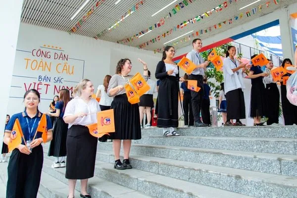 BACK TO SCHOOL: NỤ CƯỜI VIETSCHOOLERS TRONG NGÀY HỘI TỰU TRƯỜNG