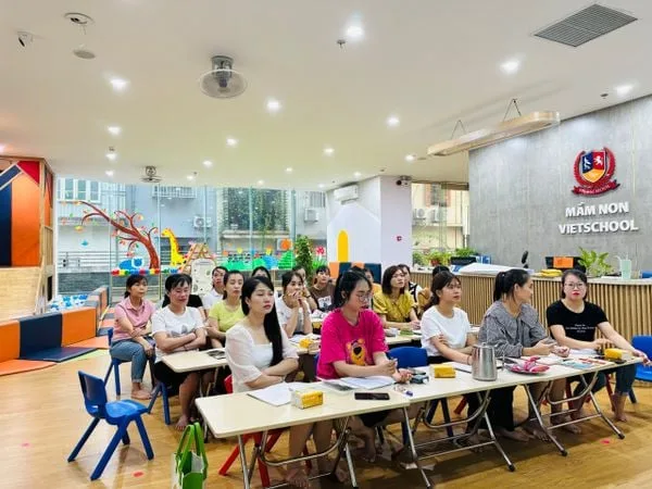 GIÁO VIÊN MẦM NON VIETSCHOOL NẠP THÊM NĂNG LƯỢNG, KIẾN THỨC ĐỂ DẠY DỖ, CHĂM SÓC TRẺ