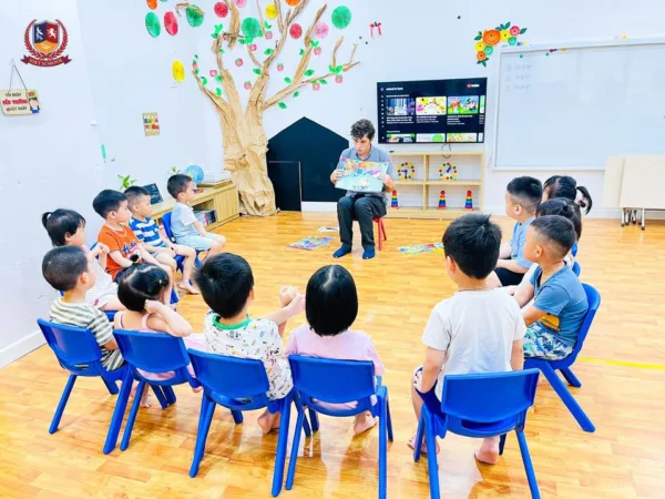 NHỮNG TRẢI NGHIỆM “TẮM NGÔN NGỮ” THÚ VỊ CỦA HỌC SINH MẦM NON VIETSCHOOL