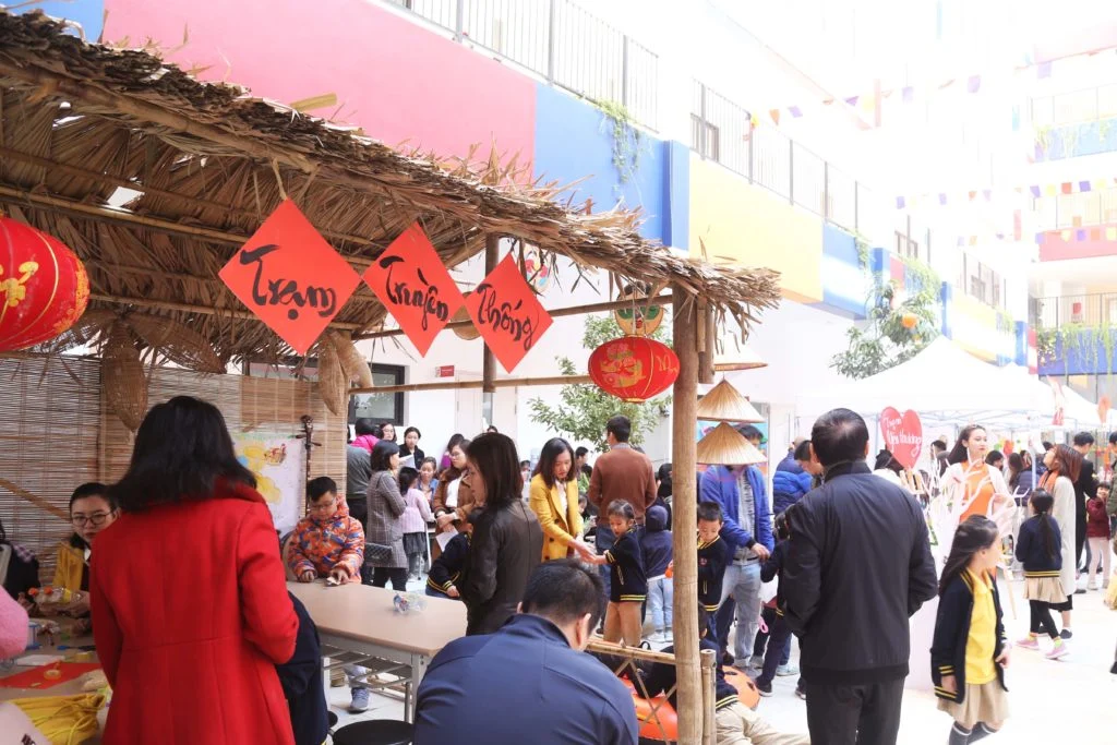 KHÁM PHÁ HÀNH TRÌNH TÌM KIẾM MẠCH NGUỒN KHOA HỌC Gian hàng “bến nước” truyền thống của làng quê Việt