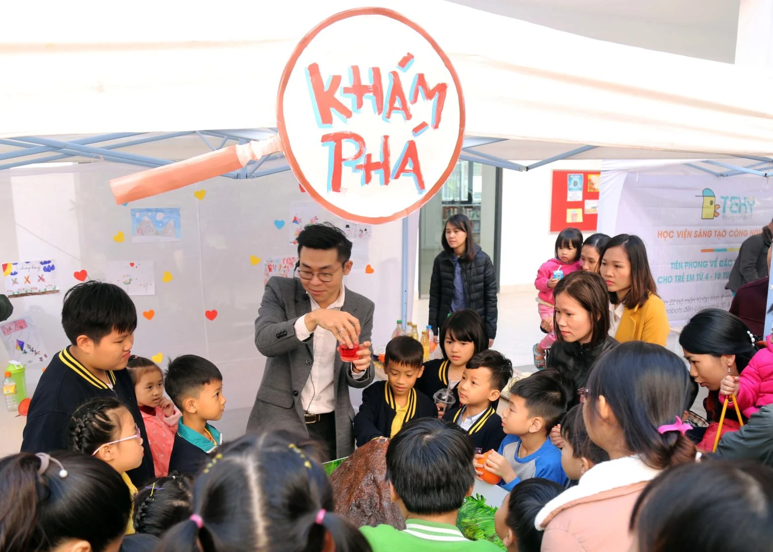 KHÁM PHÁ HÀNH TRÌNH TÌM KIẾM MẠCH NGUỒN KHOA HỌC