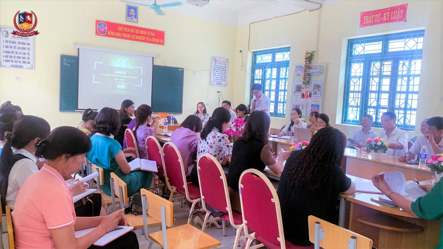 BGH HỆ THỐNG TRƯỜNG VIETSCHOOL CHIA SẺ VỀ PHƯƠNG PHÁP DẠY HỌC TÍCH CỰC VỚI CÁN BỘ QUẢN LÝ NGÀNH GIÁO DỤC HUYỆN ĐIỆN BIÊN