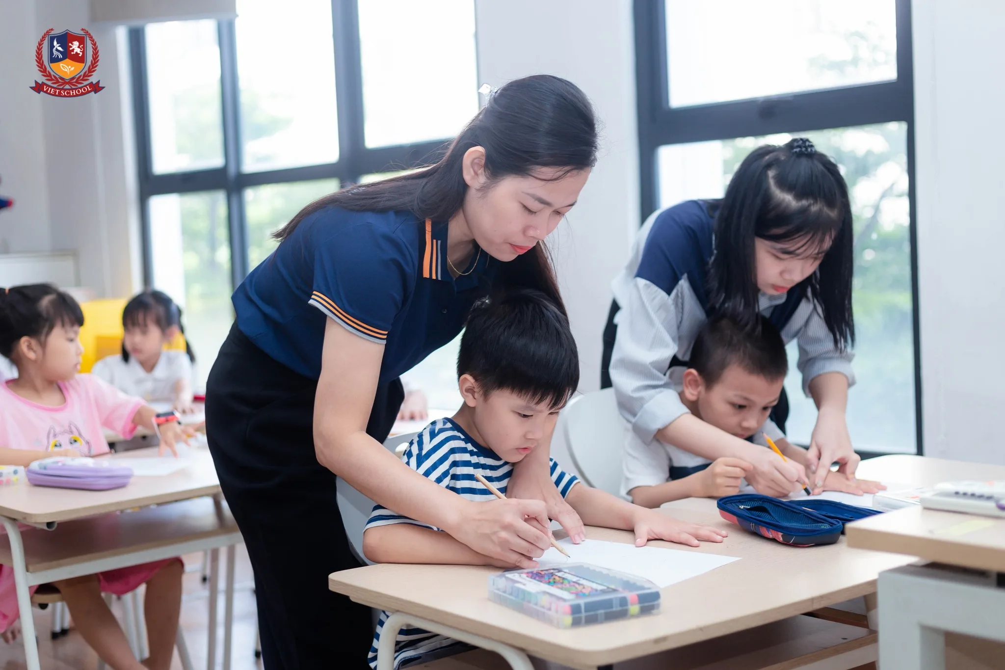 Trang bị kiến thức và kỹ năng cơ bản là kinh nghiệm quan trọng giúp trẻ tự tin bước vào lớp 1