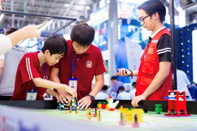 Học sinh Vietschool tại cuộc thi Robotacon WRO 2024. Ảnh: Vietschool