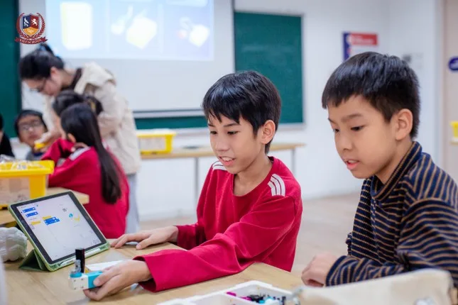 Môn học STEAM Robotics sử dụng chương trình bản quyền của Lego Education.