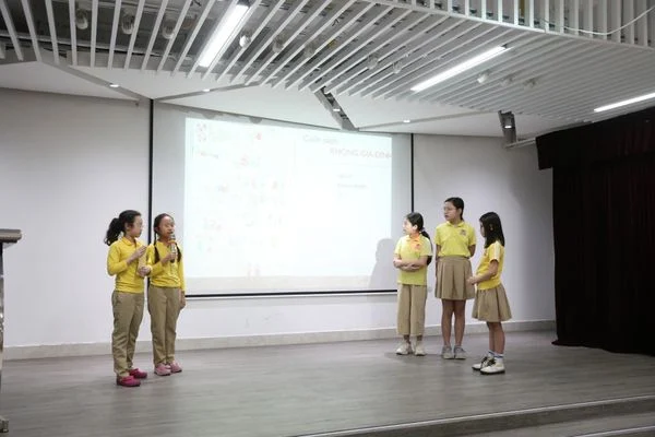GIẢI THƯỞNG ĐẠI SỨ VĂN HÓA ĐỌC: RẠNG NGỜI NHỮNG GƯƠNG MẶT TRUYỀN CẢM HỨNG Các nhóm thí sinh lựa chọn dự thi bằng hình thức thuyết trình hoặc sân khấu hóa.