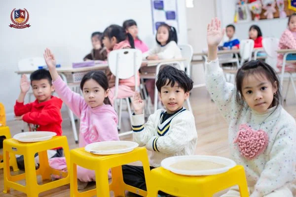 PHÁT TRIỂN NGÔN NGỮ - “CHÌA KHÓA” CHO TRẺ VỮNG VÀNG BƯỚC VÀO LỚP 1