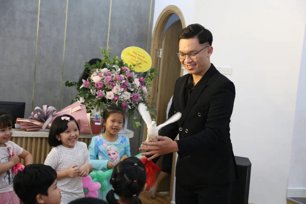 RỘN RÀNG KHAI TRƯƠNG MẦM NON VIETSCHOOL THANH BÌNH