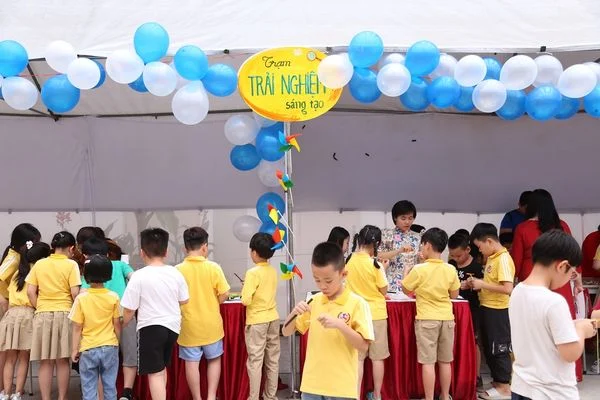NGÀY HỘI KHÁM PHÁ KHOA HỌC ĐẦY HÀO HỨNG CỦA VIETSCHOOLERS