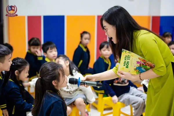 CLB NGÔN NGỮ VÀ EQ MỞ RA KHÔNG GIAN TẾT VIỆT, VIETSCHOOLERS SAY MÊ CÙNG VĂN HÓA ĐỌC