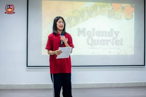 ĐẠI SỨ VĂN HÓA ĐỌC VIETSCHOOL “FLEX” TRÌNH TIẾNG ANH VƯỢT TRỘI QUA BÀI REVIEW SÁCH