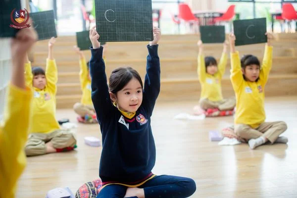 VIETSCHOOLERS HÀO HỨNG KHÁM PHÁ VẺ ĐẸP CỦA TIẾNG MẸ ĐẺ VỚI SÂN CHƠI “EM YÊU TIẾNG VIỆT”