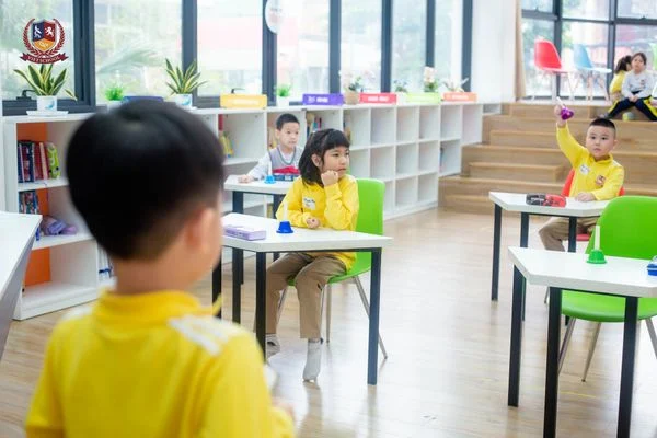 VIETSCHOOLERS HÀO HỨNG KHÁM PHÁ VẺ ĐẸP CỦA TIẾNG MẸ ĐẺ VỚI SÂN CHƠI “EM YÊU TIẾNG VIỆT”