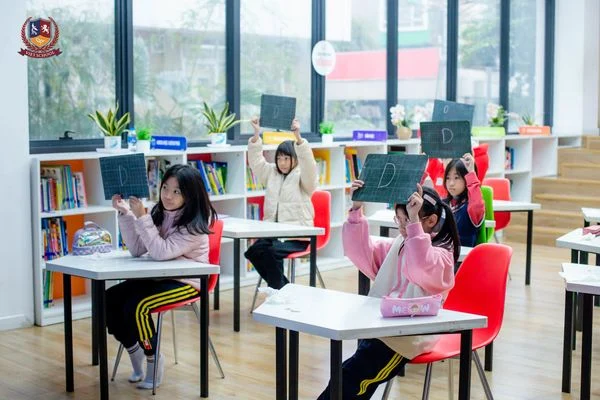 VIETSCHOOLERS HÀO HỨNG KHÁM PHÁ VẺ ĐẸP CỦA TIẾNG MẸ ĐẺ VỚI SÂN CHƠI “EM YÊU TIẾNG VIỆT”
