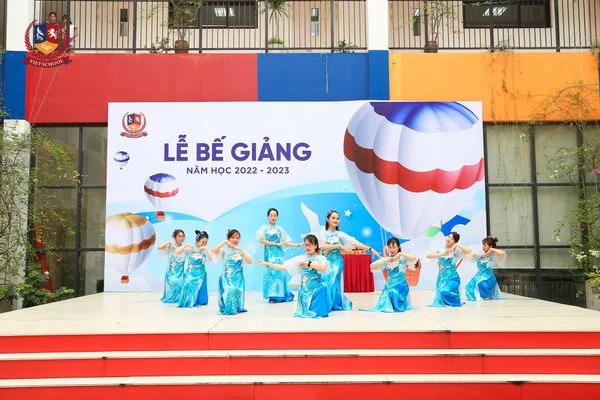 LỄ BẾ GIẢNG NĂM HỌC 2022-2023: NHỮNG EM BÉ TRƯỞNG THÀNH CỦA MẦM NON VIETSCHOOL