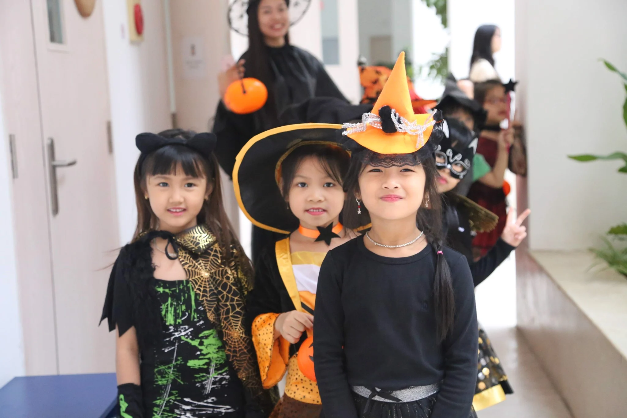 HALLOWEEN RỰC RỠ SẮC MÀU VÀ NHỮNG VŨ ĐIỆU TỎA SÁNG CỦA VIETSCHOOLERS
