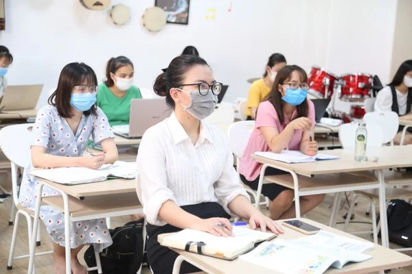 BGH, GIÁO VIÊN VIETSCHOOL THAM GIA TẬP HUẤN SGK LỚP 2 MỚI