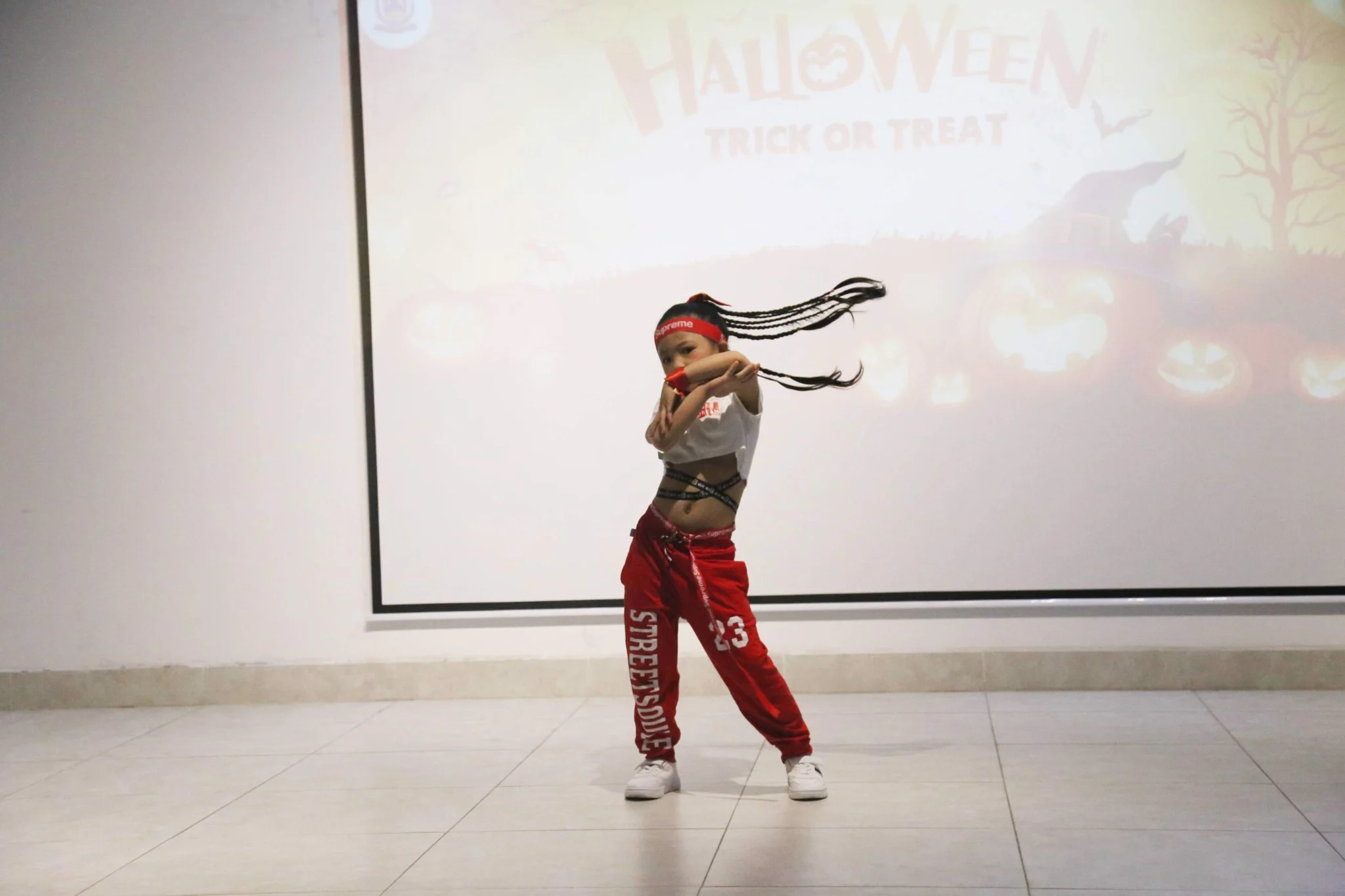 HALLOWEEN RỰC RỠ SẮC MÀU VÀ NHỮNG VŨ ĐIỆU TỎA SÁNG CỦA VIETSCHOOLERS