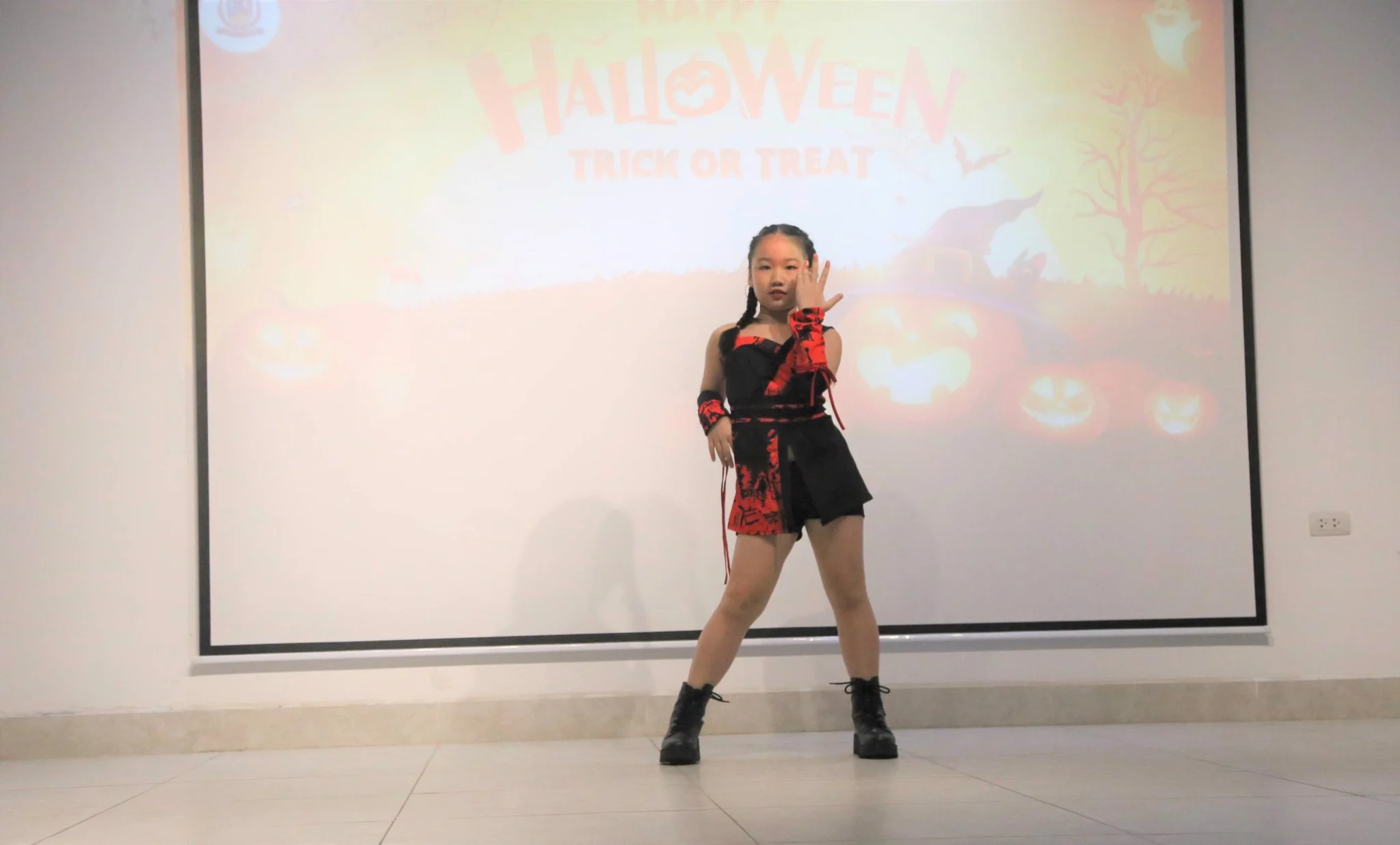 HALLOWEEN RỰC RỠ SẮC MÀU VÀ NHỮNG VŨ ĐIỆU TỎA SÁNG CỦA VIETSCHOOLERS