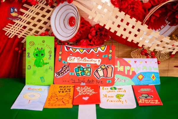 [DỰ ÁN MÔN TIẾNG ANH] VIETSCHOOLERS GỬI YÊU THƯƠNG VÀO NHỮNG TẤM THIỆP CHÚC TẾT, LÌ XÌ ĐẦU XUÂN