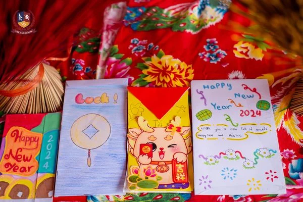 [DỰ ÁN MÔN TIẾNG ANH] VIETSCHOOLERS GỬI YÊU THƯƠNG VÀO NHỮNG TẤM THIỆP CHÚC TẾT, LÌ XÌ ĐẦU XUÂN