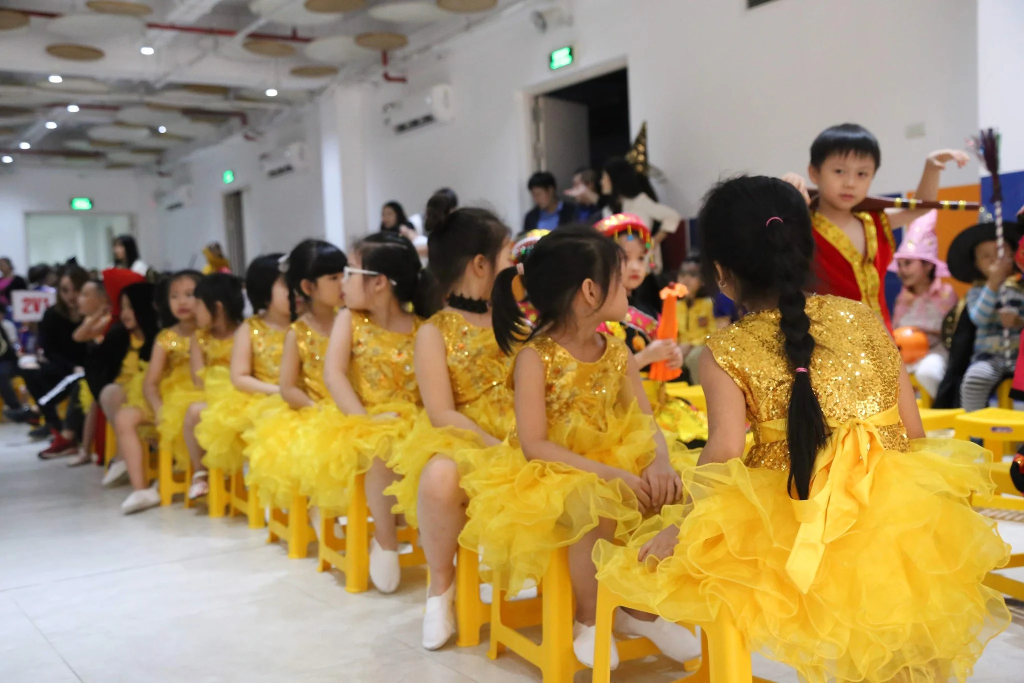 HALLOWEEN RỰC RỠ SẮC MÀU VÀ NHỮNG VŨ ĐIỆU TỎA SÁNG CỦA VIETSCHOOLERS