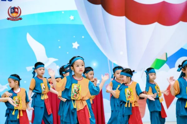LỄ BẾ GIẢNG NĂM HỌC 2022-2023: NHỮNG EM BÉ TRƯỞNG THÀNH CỦA MẦM NON VIETSCHOOL