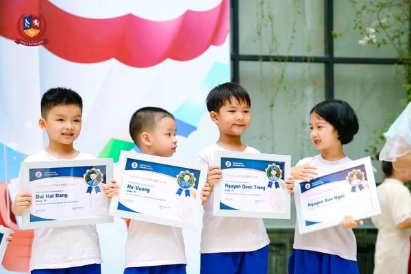 LỄ BẾ GIẢNG NĂM HỌC 2022-2023: NHỮNG EM BÉ TRƯỞNG THÀNH CỦA MẦM NON VIETSCHOOL