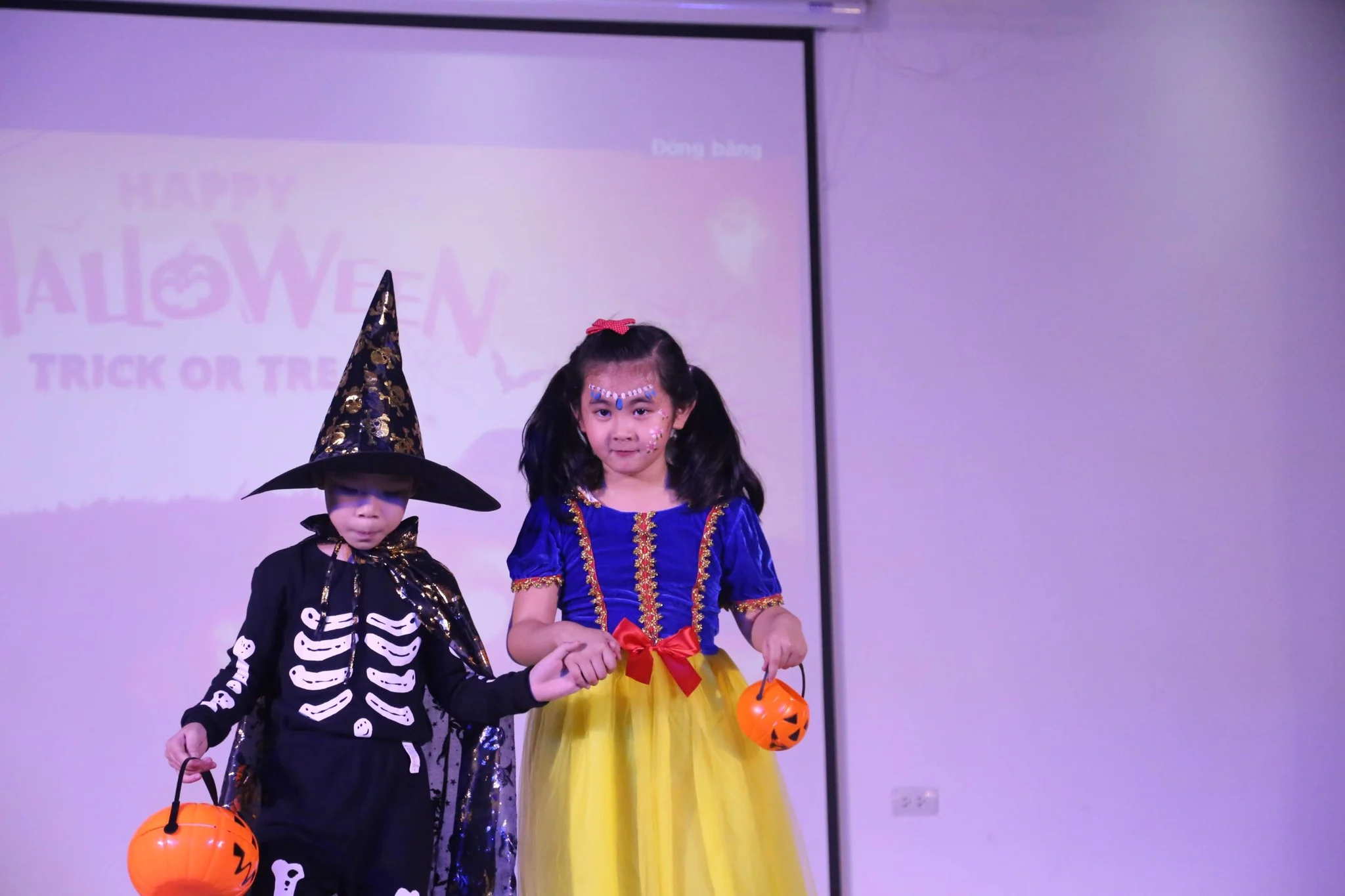 HALLOWEEN RỰC RỠ SẮC MÀU VÀ NHỮNG VŨ ĐIỆU TỎA SÁNG CỦA VIETSCHOOLERS