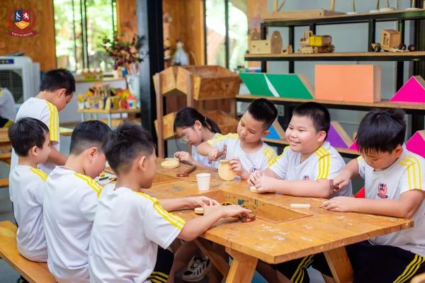 KHỐI 4 KHÁM PHÁ KHOA HỌC, RÈN KỸ NĂNG CHẾ TẠO VÀ TÌM HIỂU NGHỆ THUẬT DÂN GIAN TẠI STEAMLAND