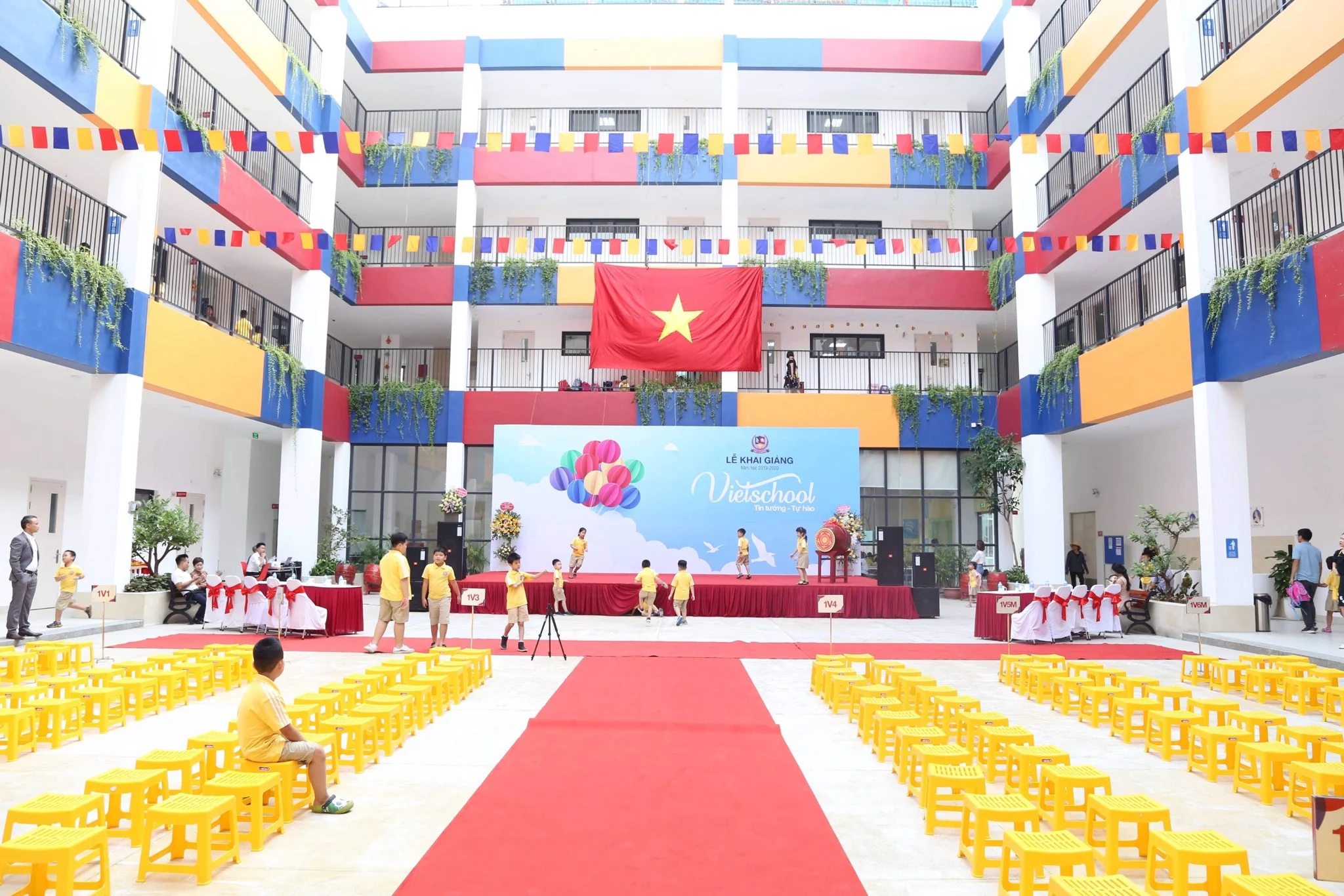 Khai giảng đậm nét văn hóa Việt tại Vietschool