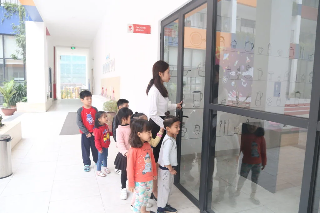 KHAI GIẢNG KHÓA HỌC “HÀNH TRANG LỚP 1” – HÁO HỨC KHÁM PHÁ ĐIỀU MỚI LẠ CỦA TRƯỜNG TIỂU HỌC