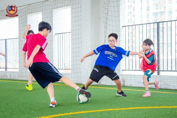 [CHUYỆN KỂ GIÁO VIÊN] HÀNH TRÌNH TRÊN SÂN CỎ CÙNG TRÁI BÓNG TRÒN: SỨC MẠNH VÀ Ý CHÍ
