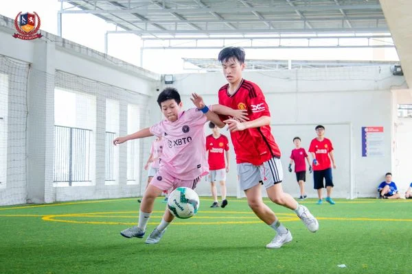 [CHUYỆN KỂ GIÁO VIÊN] HÀNH TRÌNH TRÊN SÂN CỎ CÙNG TRÁI BÓNG TRÒN: SỨC MẠNH VÀ Ý CHÍ