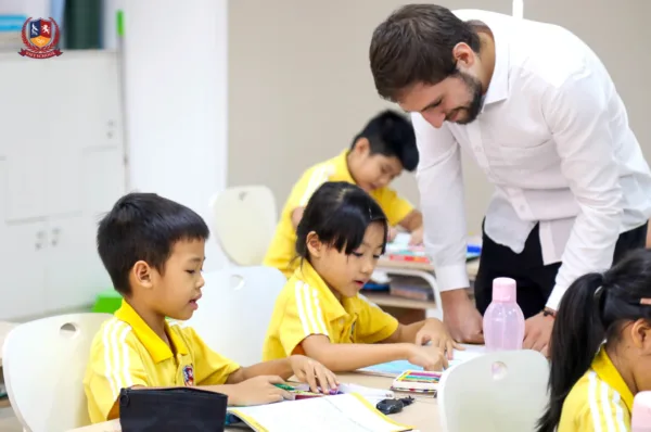 CHƯƠNG TRÌNH TIẾNG ANH VIETSCHOOL - TRẺ ĐẮM MÌNH TRONG NGÔN NGỮ VÀ SỬ DỤNG NHƯ CÔNG CỤ ĐỂ TƯ DUY