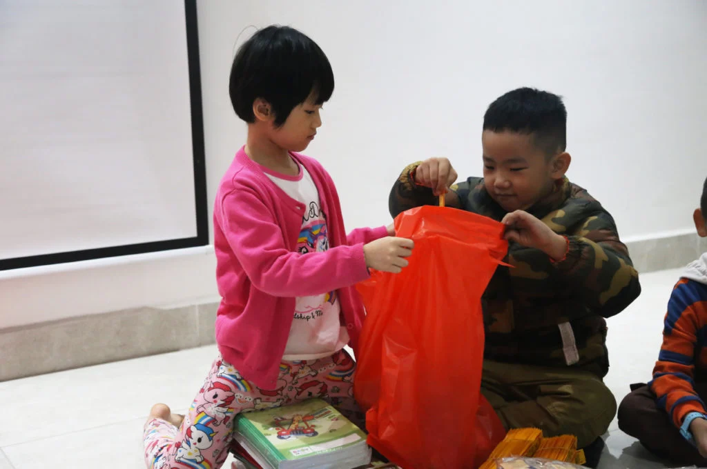 CÙNG VIETSCHOOLERS “GÓP NẮNG” CHO “ÁO ẤM VÙNG CAO”