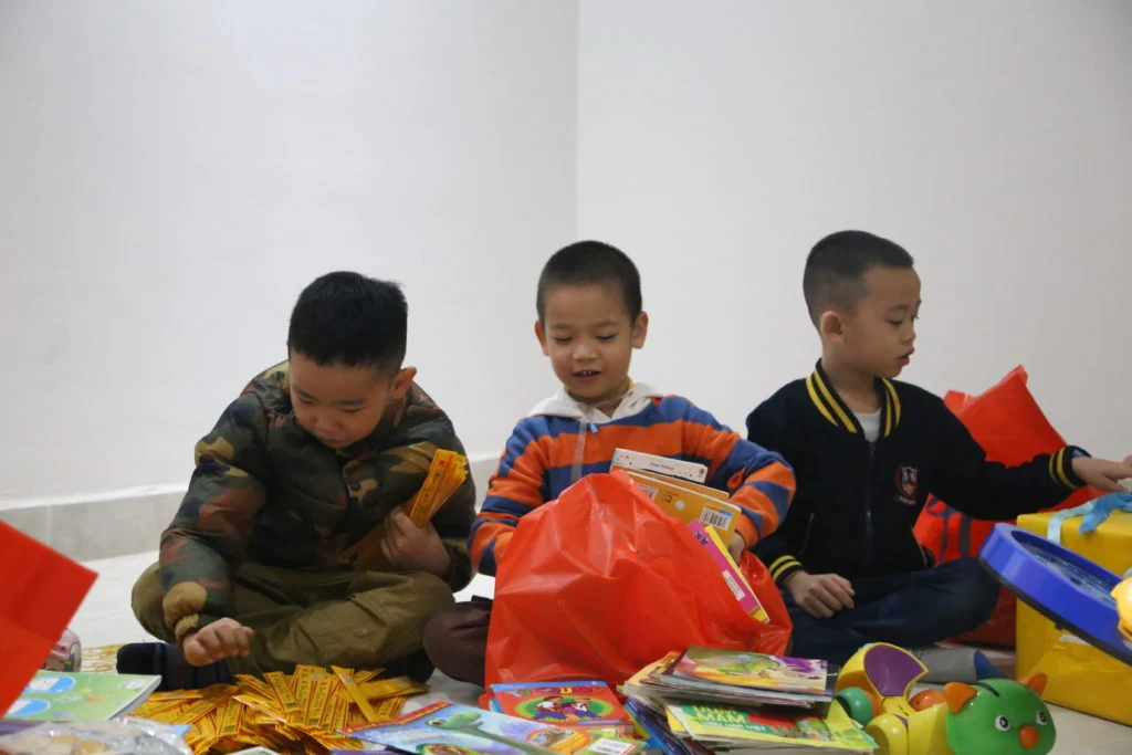 CÙNG VIETSCHOOLERS “GÓP NẮNG” CHO “ÁO ẤM VÙNG CAO”