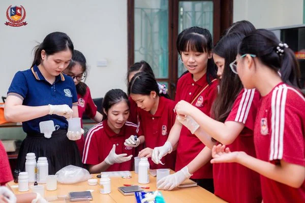 HỌC SINH KHỐI 7 HOÁ THÂN THÀNH CÁC NHÀ KHẢO CỔ HỌC ĐỂ KHÁM PHÁ VÀ GIẢI MÃ HÀNH TRÌNH TRIỆU NĂM CỦA ĐỊA CHẤT