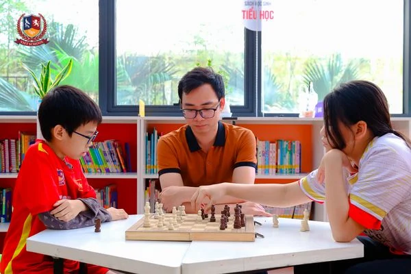 BẾ MẠC SPORTS DAY VIETSCHOOL: NGẬP TRÀN CẢM XÚC, LẤP LÁNH HUY CHƯƠNG