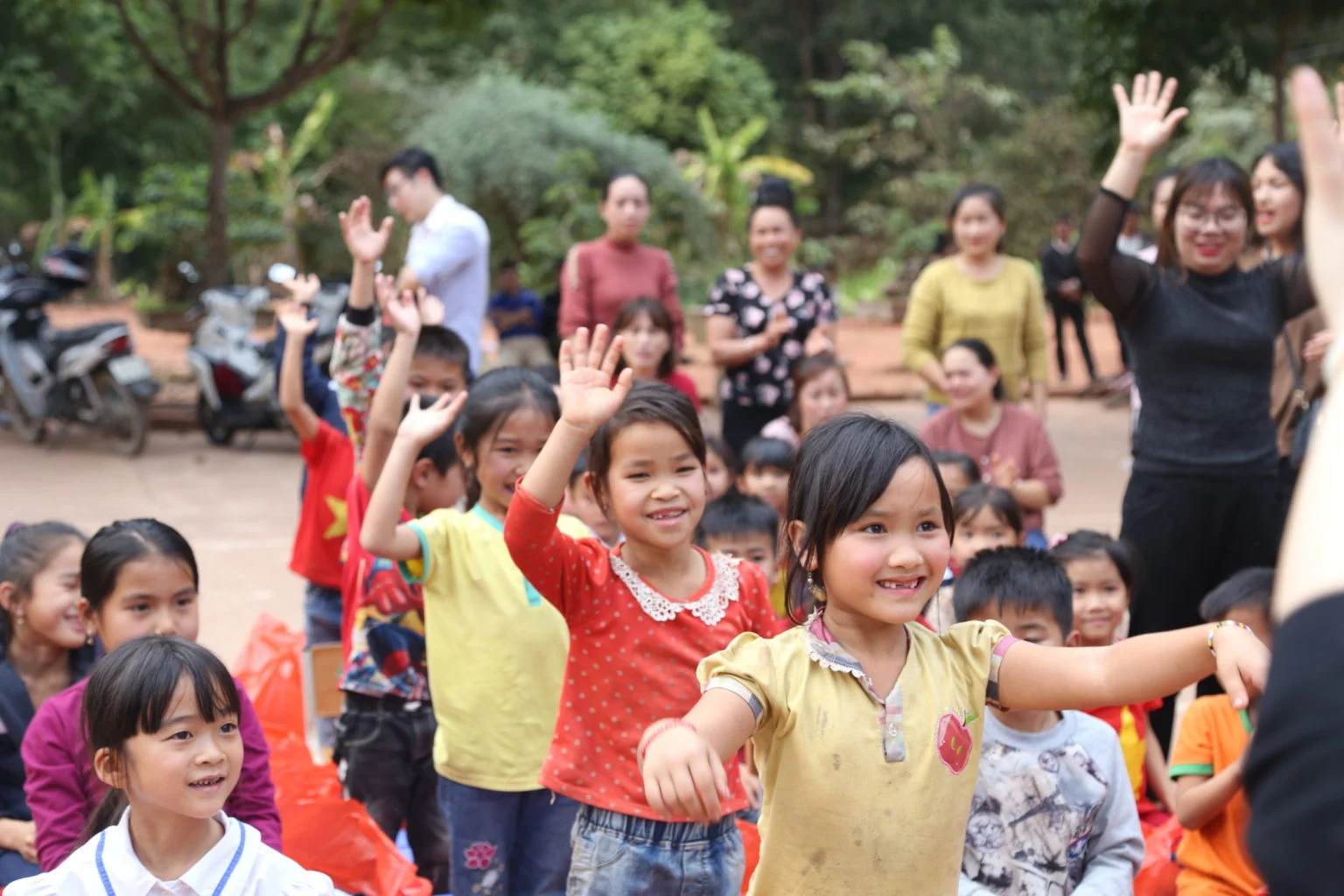 HÀNH TRÌNH ĐƯA NẮNG ẤM MÙA XUÂN ĐẾN VỚI HỌC SINH VÙNG CAO