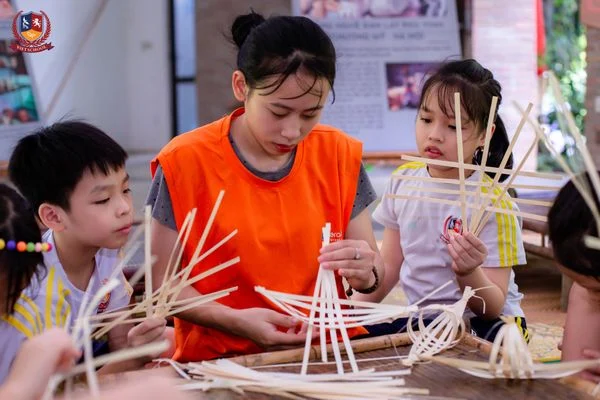 KHỐI 2 THỎA SỨC VUI CHƠI VÀ TRẢI NGHIỆM NGHỀ NGHIỆP TRUYỀN THỐNG