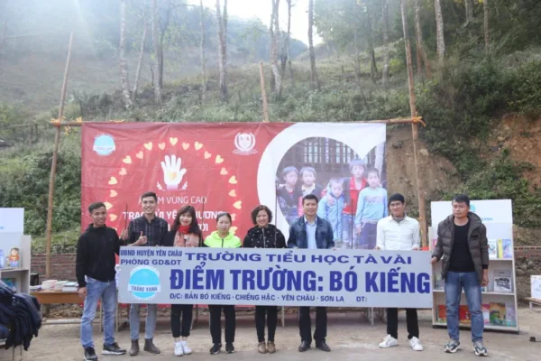 HÀNH TRÌNH ĐƯA NẮNG ẤM MÙA XUÂN ĐẾN VỚI HỌC SINH VÙNG CAO