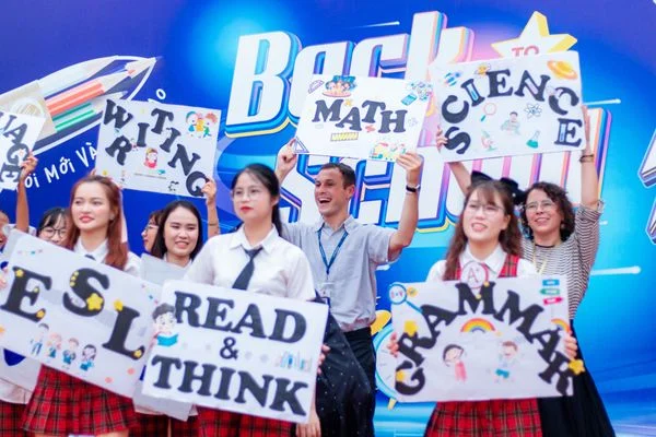 BACK TO SCHOOL: NỤ CƯỜI VIETSCHOOLERS TRONG NGÀY HỘI TỰU TRƯỜNG