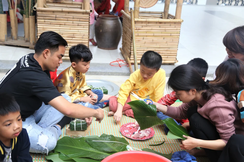 GIÁO DỤC NÉT ĐẸP VĂN HÓA DÂN TỘC TRONG HỘI CHỢ TẾT “HƯƠNG XUÂN SẮC VIỆT”