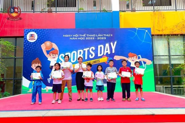 BẾ MẠC SPORTS DAY VIETSCHOOL: NGẬP TRÀN CẢM XÚC, LẤP LÁNH HUY CHƯƠNG