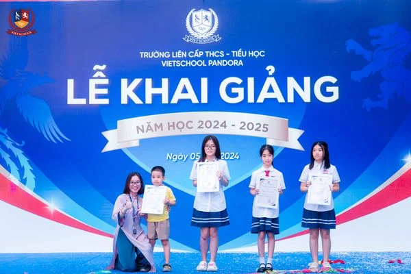 LỄ KHAI GIẢNG “ĐỔI MỚI VÀ SÁNG TẠO” CỦA HỌC SINH VIETSCHOOL