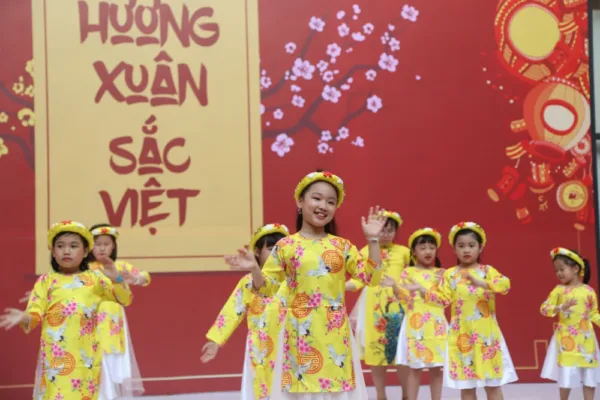 GIÁO DỤC NÉT ĐẸP VĂN HÓA DÂN TỘC TRONG HỘI CHỢ TẾT “HƯƠNG XUÂN SẮC VIỆT”